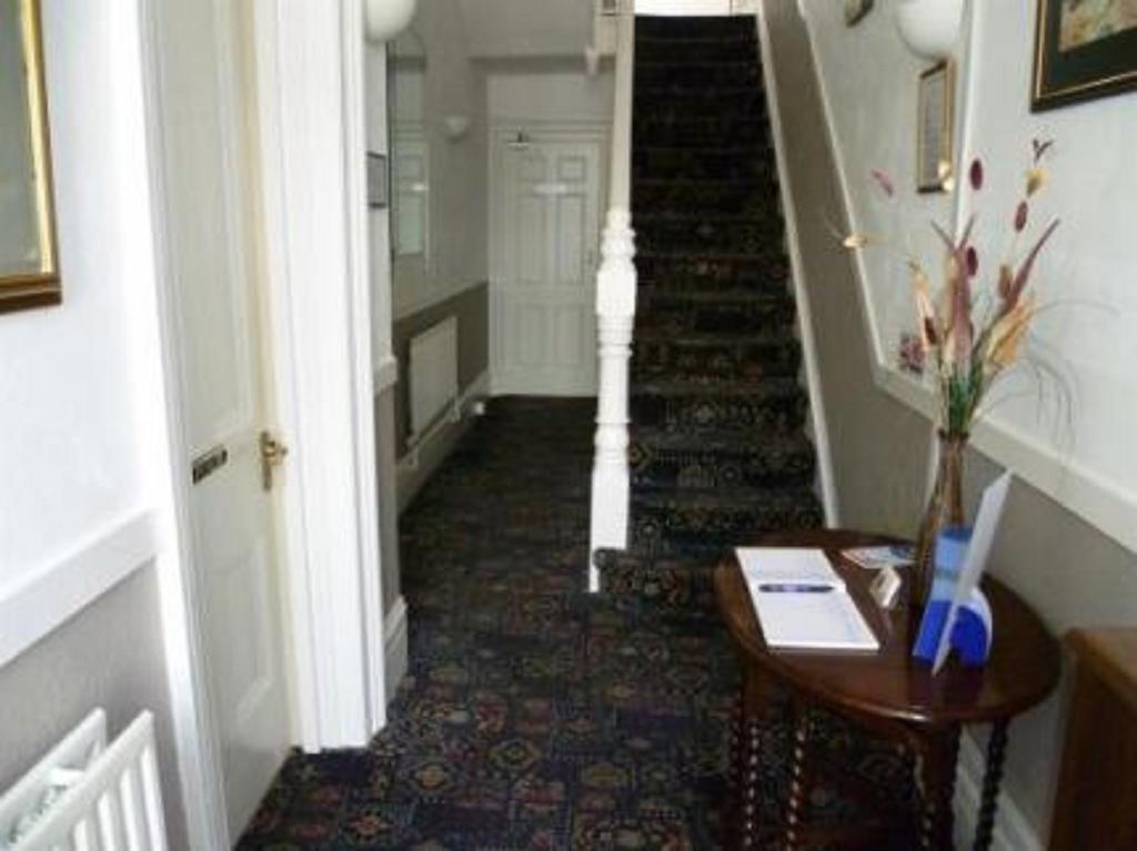 Sandy Bay Guest House Bournemouth Eksteriør billede