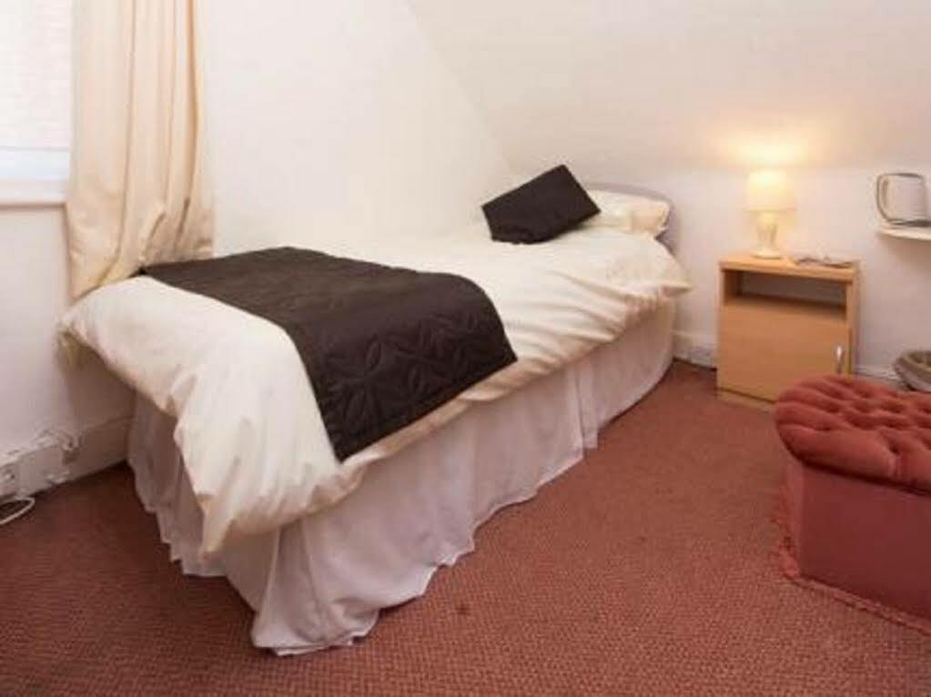 Sandy Bay Guest House Bournemouth Eksteriør billede