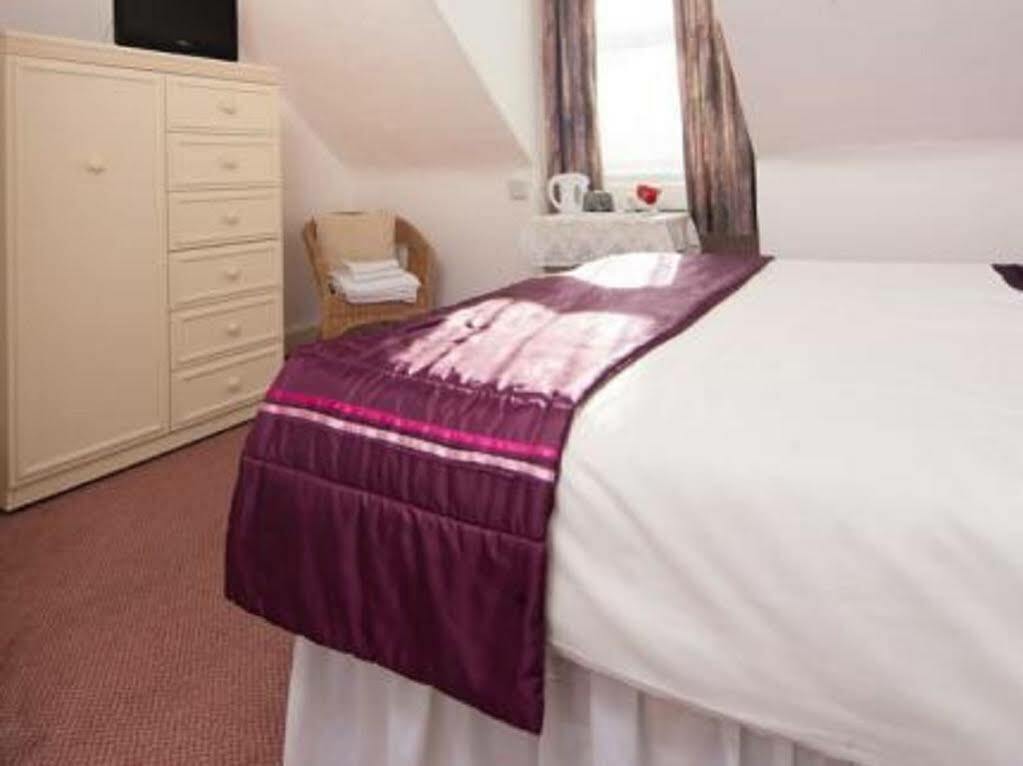 Sandy Bay Guest House Bournemouth Eksteriør billede