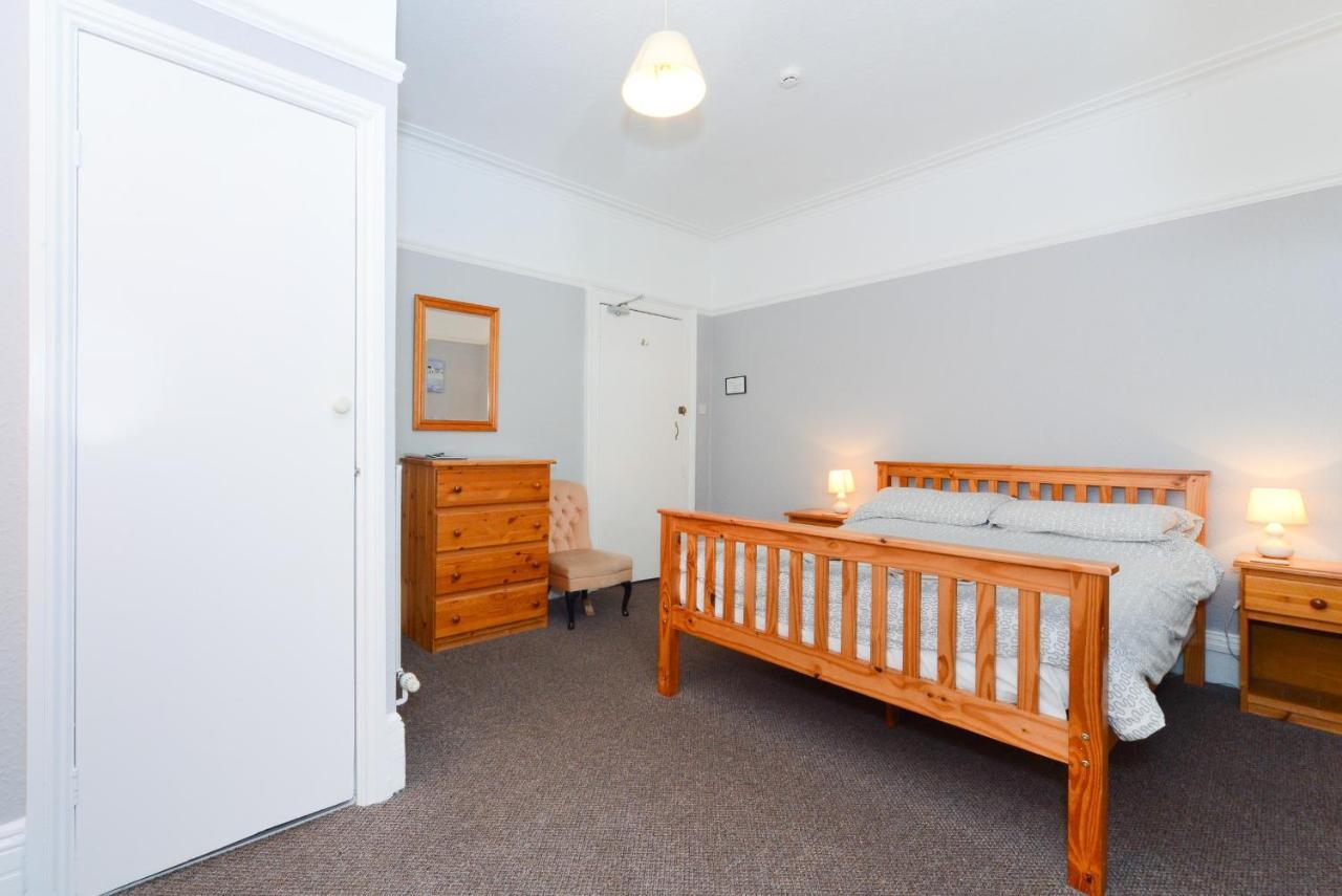 Sandy Bay Guest House Bournemouth Eksteriør billede